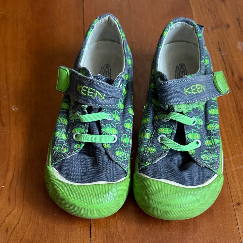 Keen Kids Green and blue grasshopper sneakers